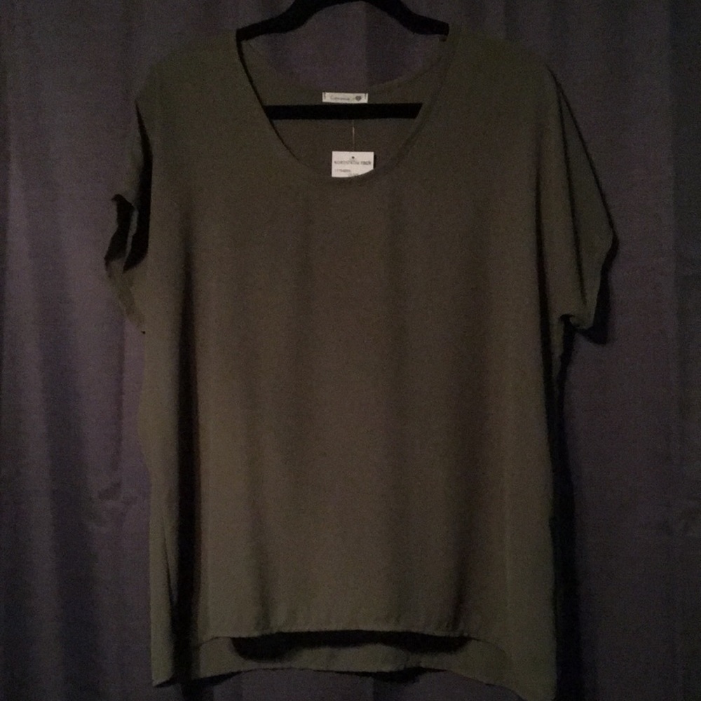 Women’s Soprano olive blouse size large